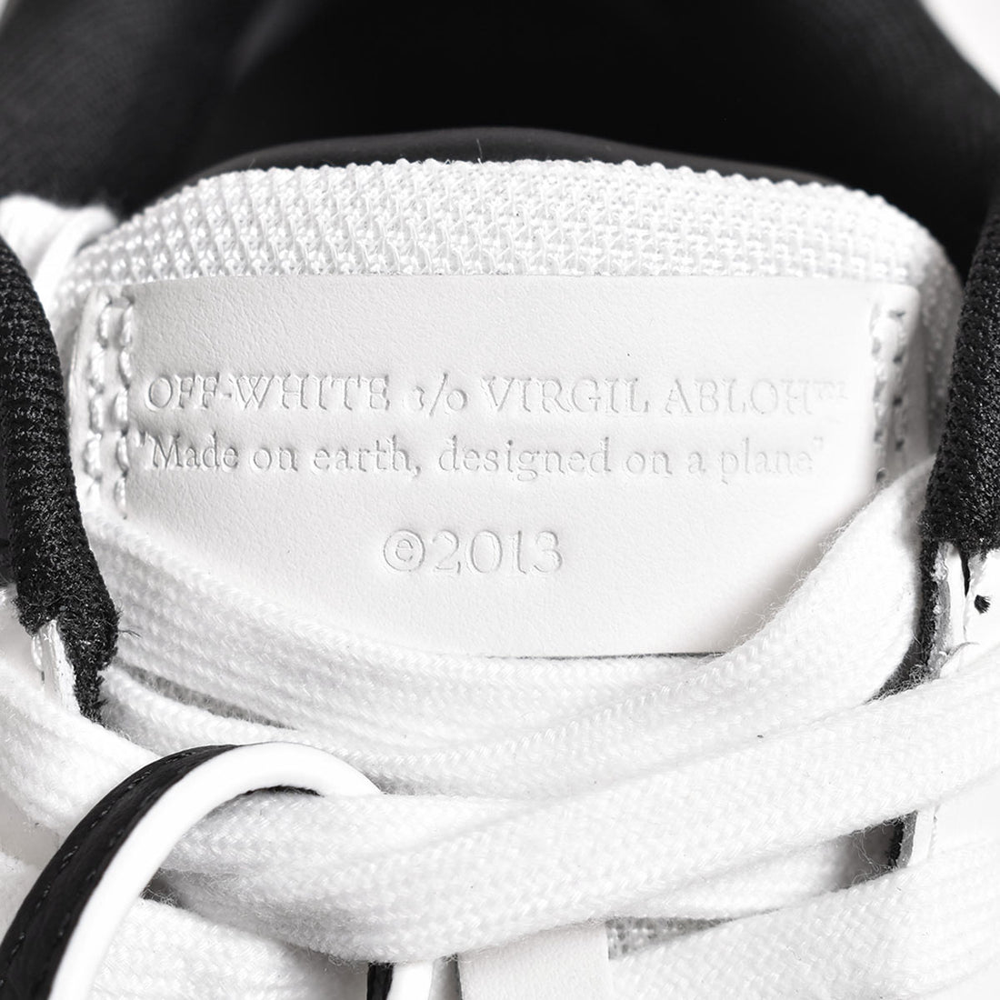 [Off-White]OUT OF OFFICE CALF LEATHER/WHITE/BLACK(OMIE23-SLG0006)