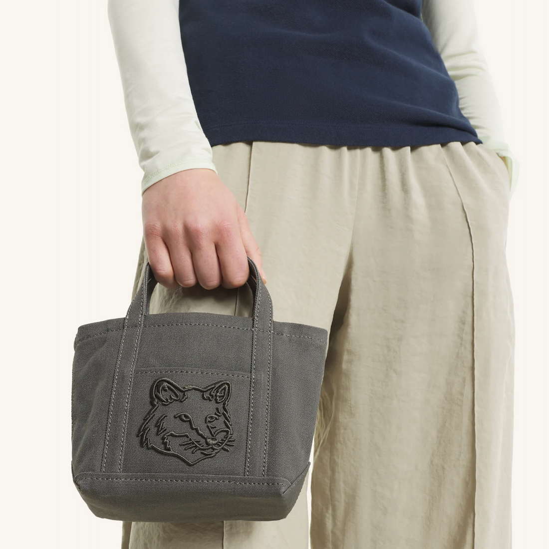 [MAISON KITSUNE]FOX HEAD MINI TOTE/Beluga(MW05106WW0107)