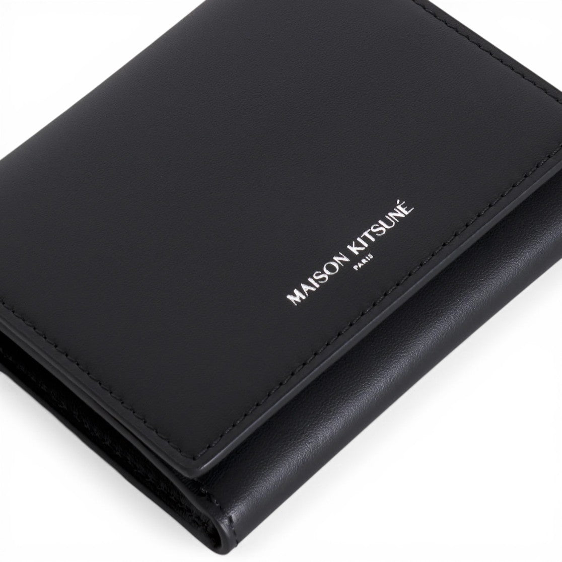 MAISON KITSUNE]MAISON KITSUNE WALLET (QU05701LR0072) – R&Co.