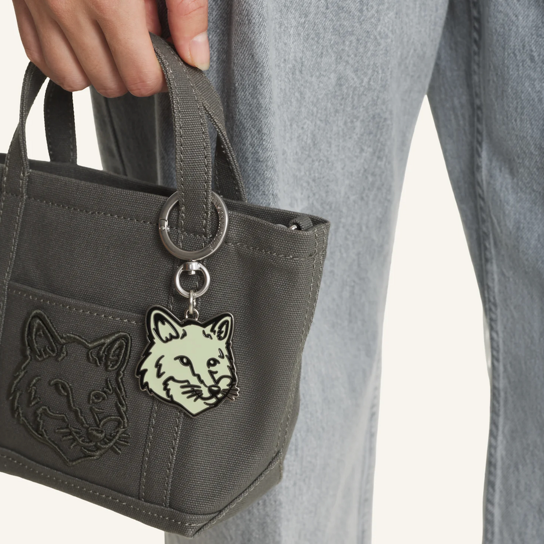 [MAISON KITSUNE]FOX HEAD CHARM/Aloe green(PM06900AM1002)