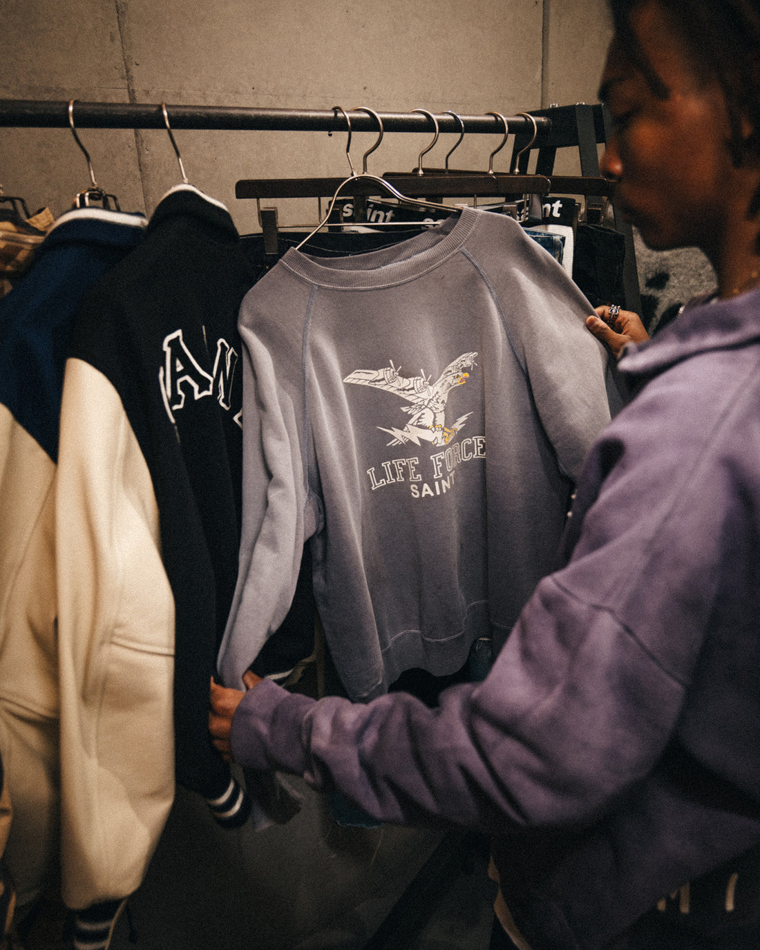 [SAINT Mxxxxxx]RAGLAN CRW N SWT/LIFE FORCE(SM-MK1-0000-034)