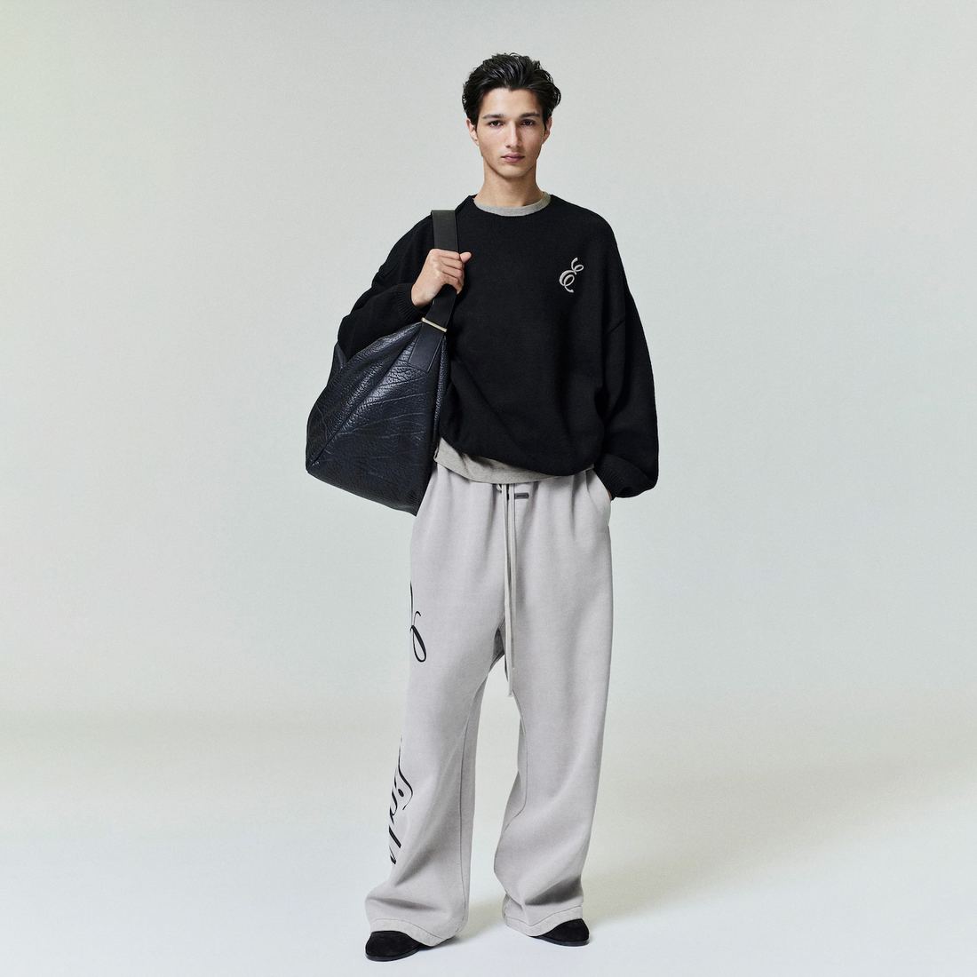 [ESSENTIALS]Embroidered Merino Crewneck Sweater/Vintage Black(192HO254331F)