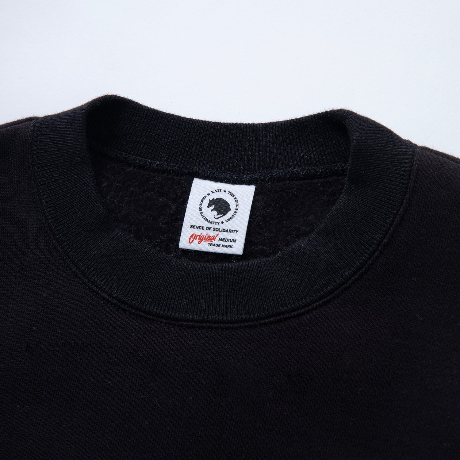RATS]CROSS CUT CREW NECK SWEAT/BLACK – R&Co.