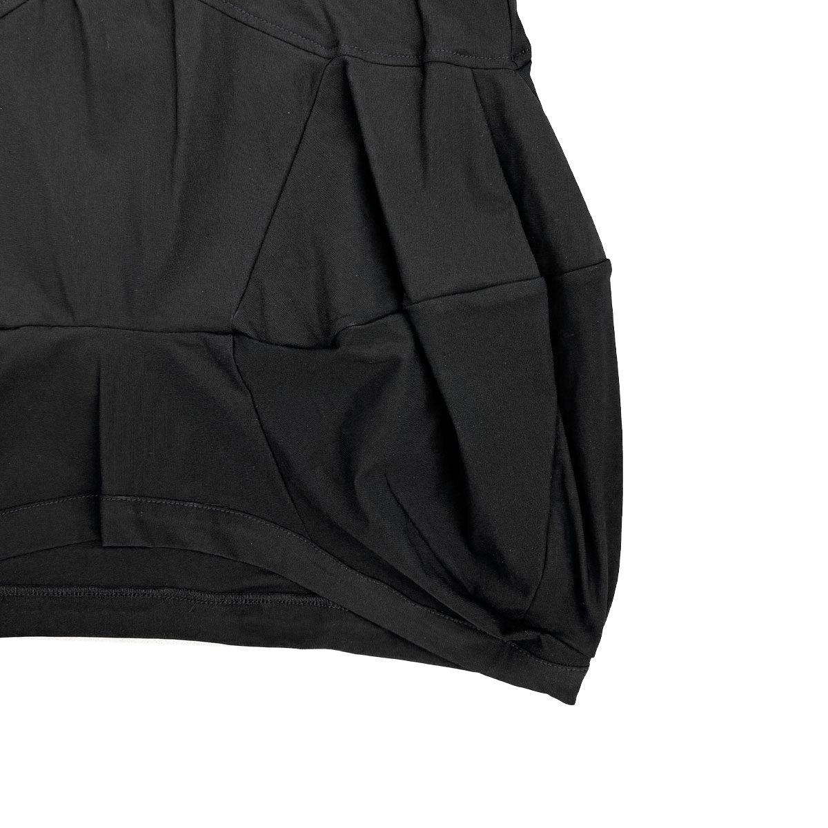 UN3D. HOLE CUTTING KNIT TOP ブラック UN3D]SQUARE CUBE HEM TOP/BLACK(522542700201) – R&Co.