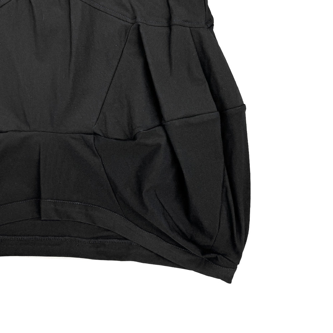[UN3D]SQUARE CUBE HEM TOP/BLACK(522542700201)
