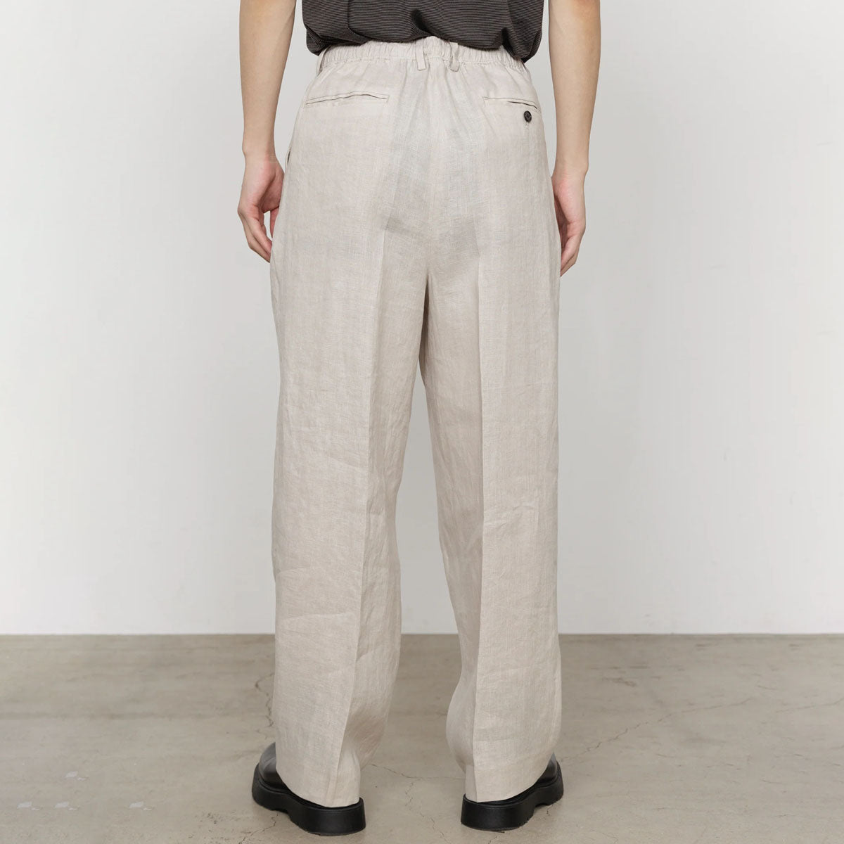 MARKAWARE]HEMP SHIRTING CLASSIC FIT TWO TUCK EASY TROUSERS/TAUPE