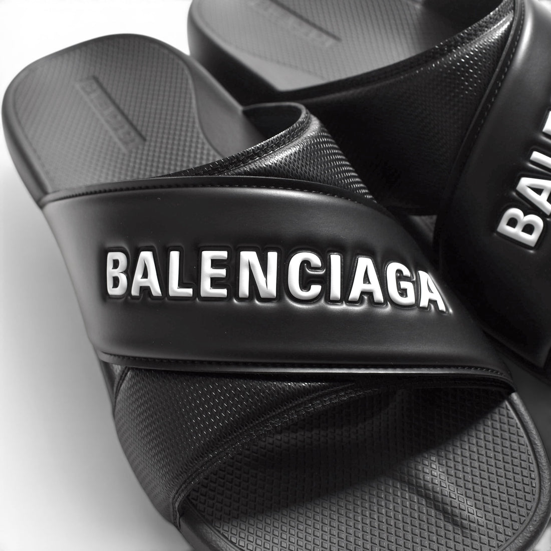 [BALENCIAGA]SPORTY POOL RUBB BIC LOGO BAL/BLACK/WHITE(866163W0FPD)