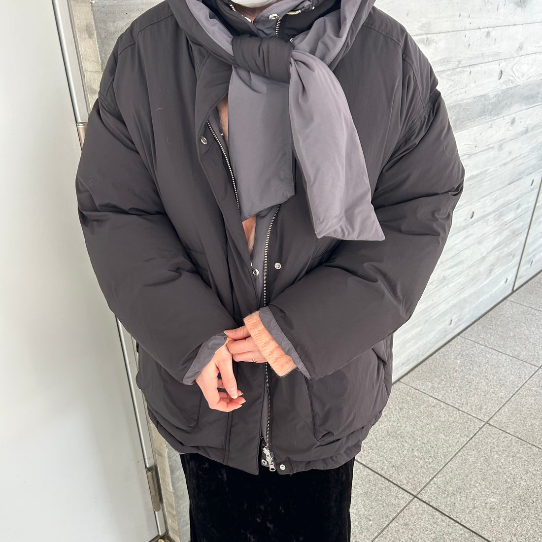 MAISON SPECIAL]フーディーマフラーミドルダウンコート/BLACK