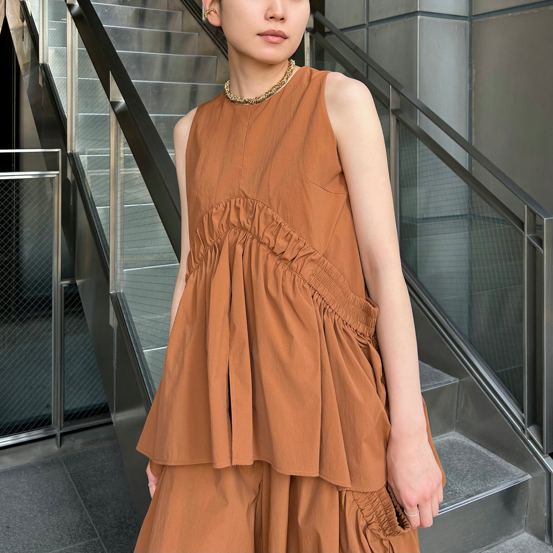 [UN3D]ROUND GATHER TOP/CAMEL(522540400201)
