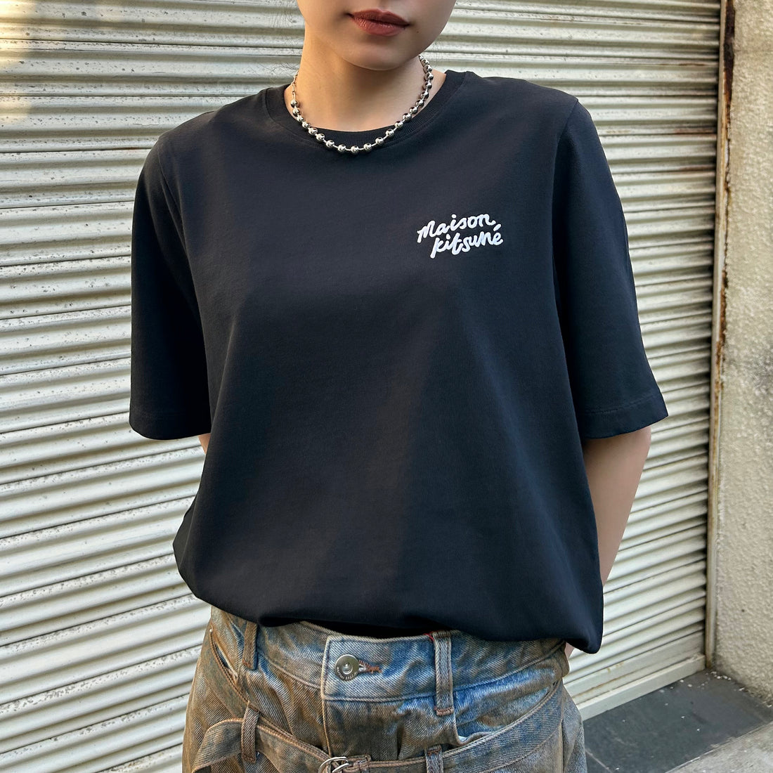 [MAISON KITSUNE]MAISON KITSUNE HANDWRITING COMFORT TEE-SHIRT/BLACK/WHITE(MW00126KJ0119)