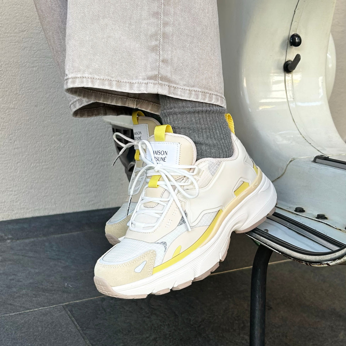 [MAISON KITSUNE]"SORA" RUNNERS/YELLOW(MW04803WQ1101)