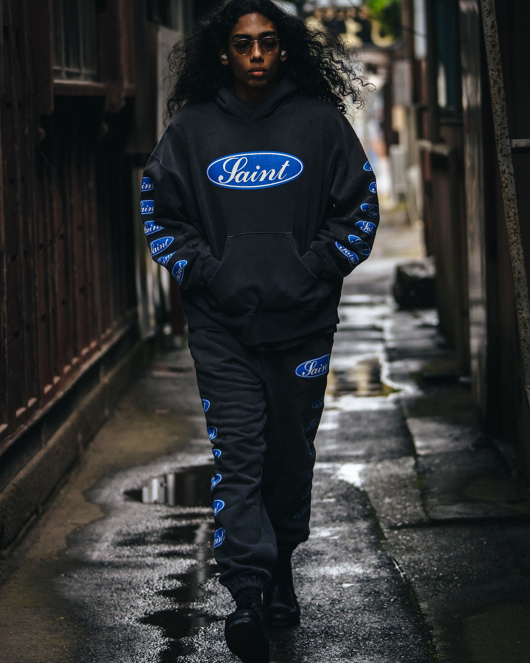 SAINT Mxxxxxx]HOODIE/LOVE AMONG/BLACK(SM-HR1-0000-053) – R&Co.