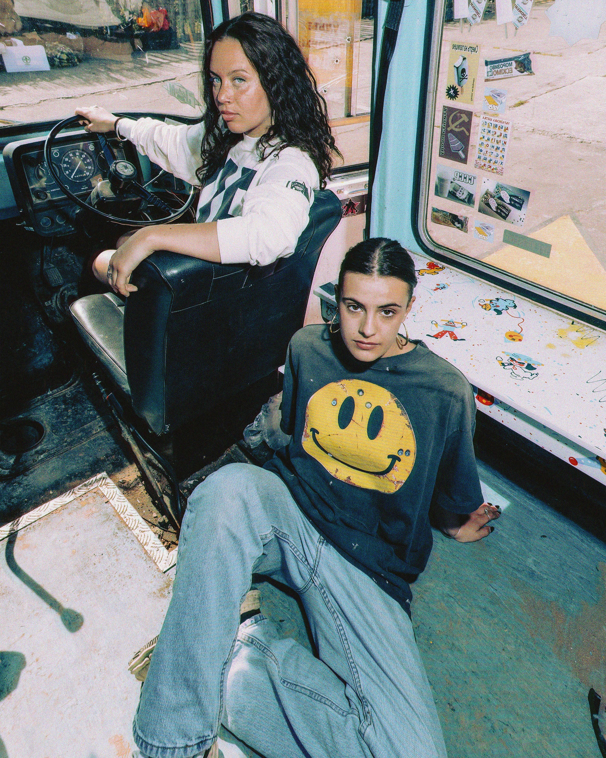 SAINT Mxxxxxx]KLF_SS TEE/SMILE/BLACK(SM-HR1-0000-C01) – R&Co.