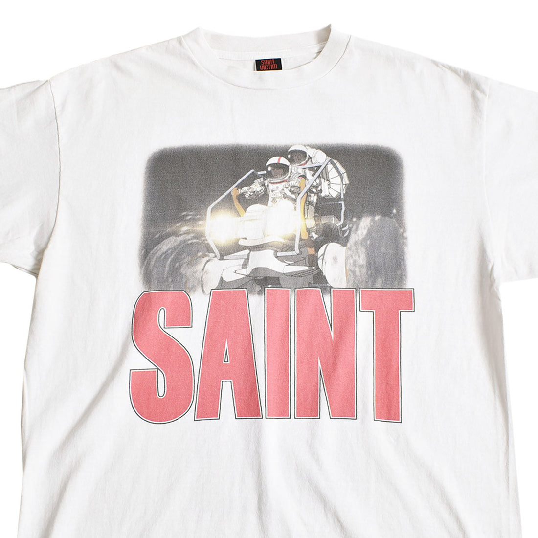 SAINT Mxxxxxx]FD_SS TEE/SAINT/WHITE(SM-YS8-0000-C20) – R&Co