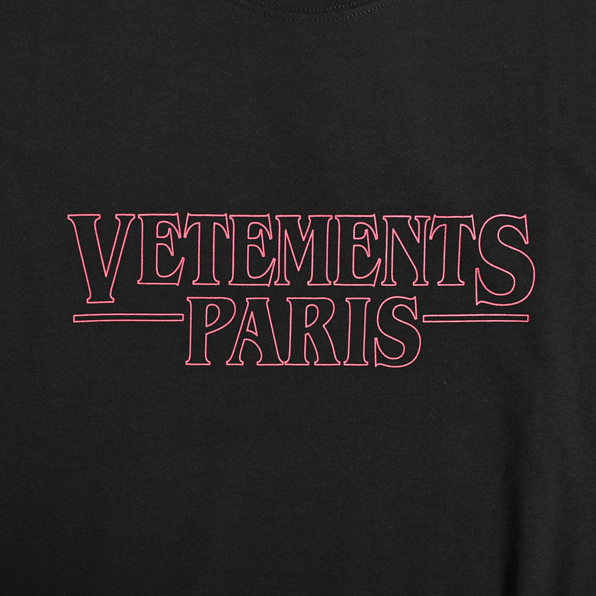 VETEMENTS]VETEMENTS PARIS LOGO T-SHIRT/BLACK(UE54TR330) – R&Co.