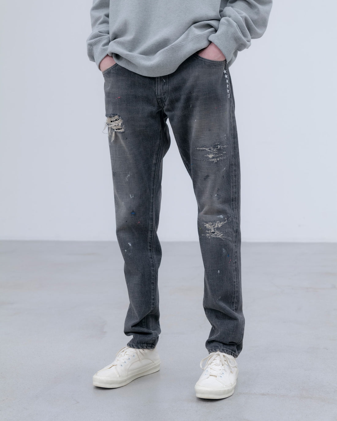 [uniform experiment]DAMAGED DENIM TAPERED-FIT JEANS(UE-262027)